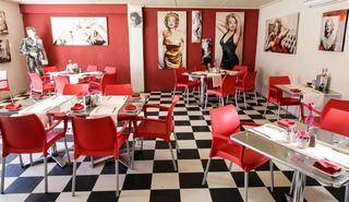 marilyns 60s diner seating
