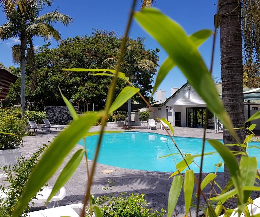 swimming-pool-view-from-cafe-bacchus-3