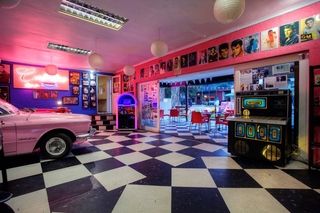 marilyns 60s diner 2rs marilyns 60s diner 2rs