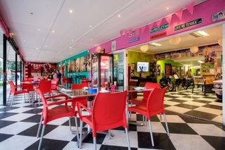 marilyns 60s diner 1