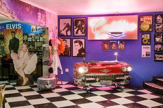 marilyns 60s diner experience